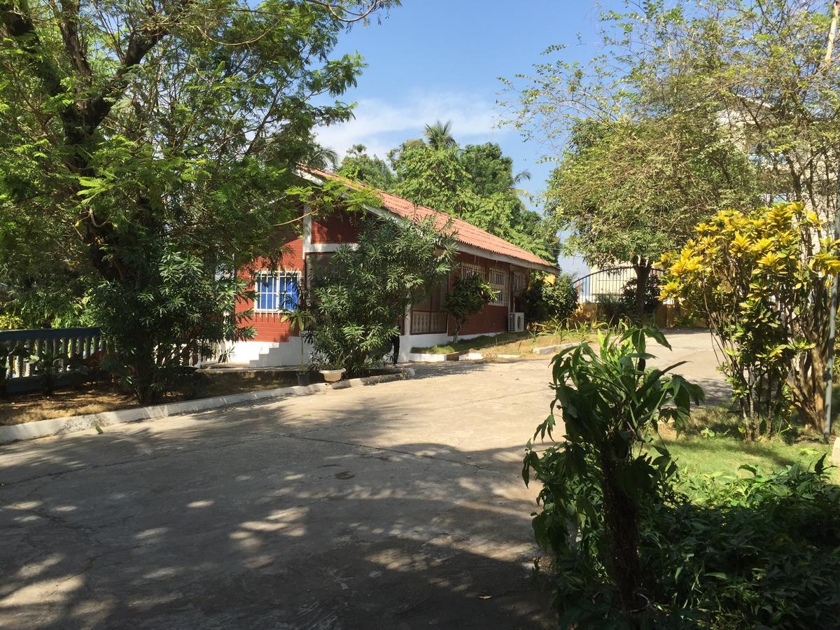 The Family Kingdom Resort Freetown Exterior foto