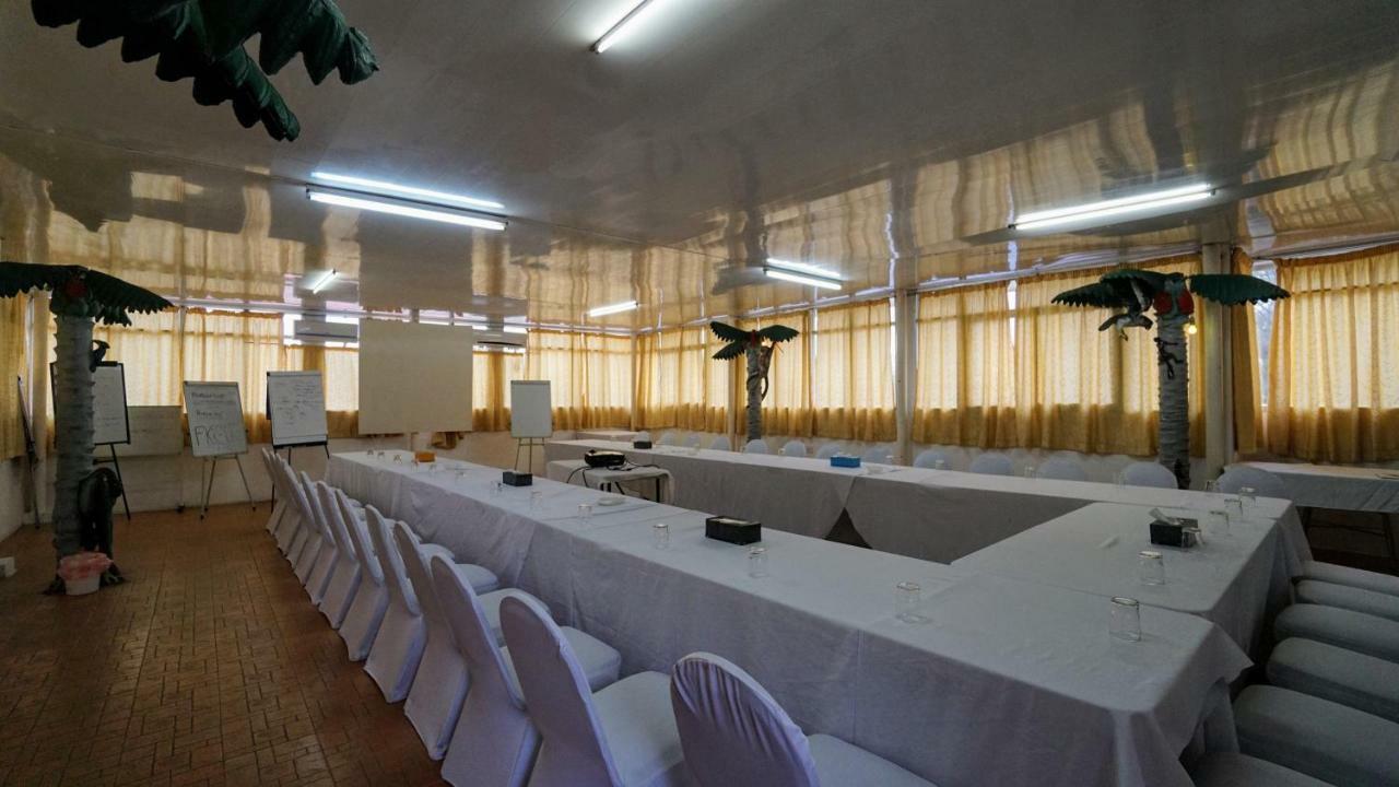 The Family Kingdom Resort Freetown Exterior foto